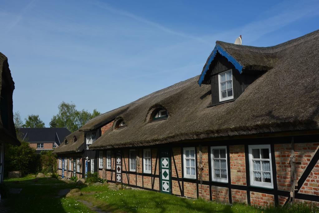 Reethaeuser Auf Ruegen Middelhagen Luaran gambar