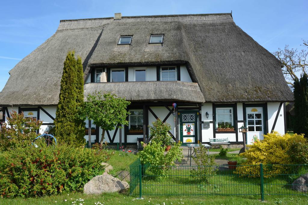 Reethaeuser Auf Ruegen Middelhagen Luaran gambar