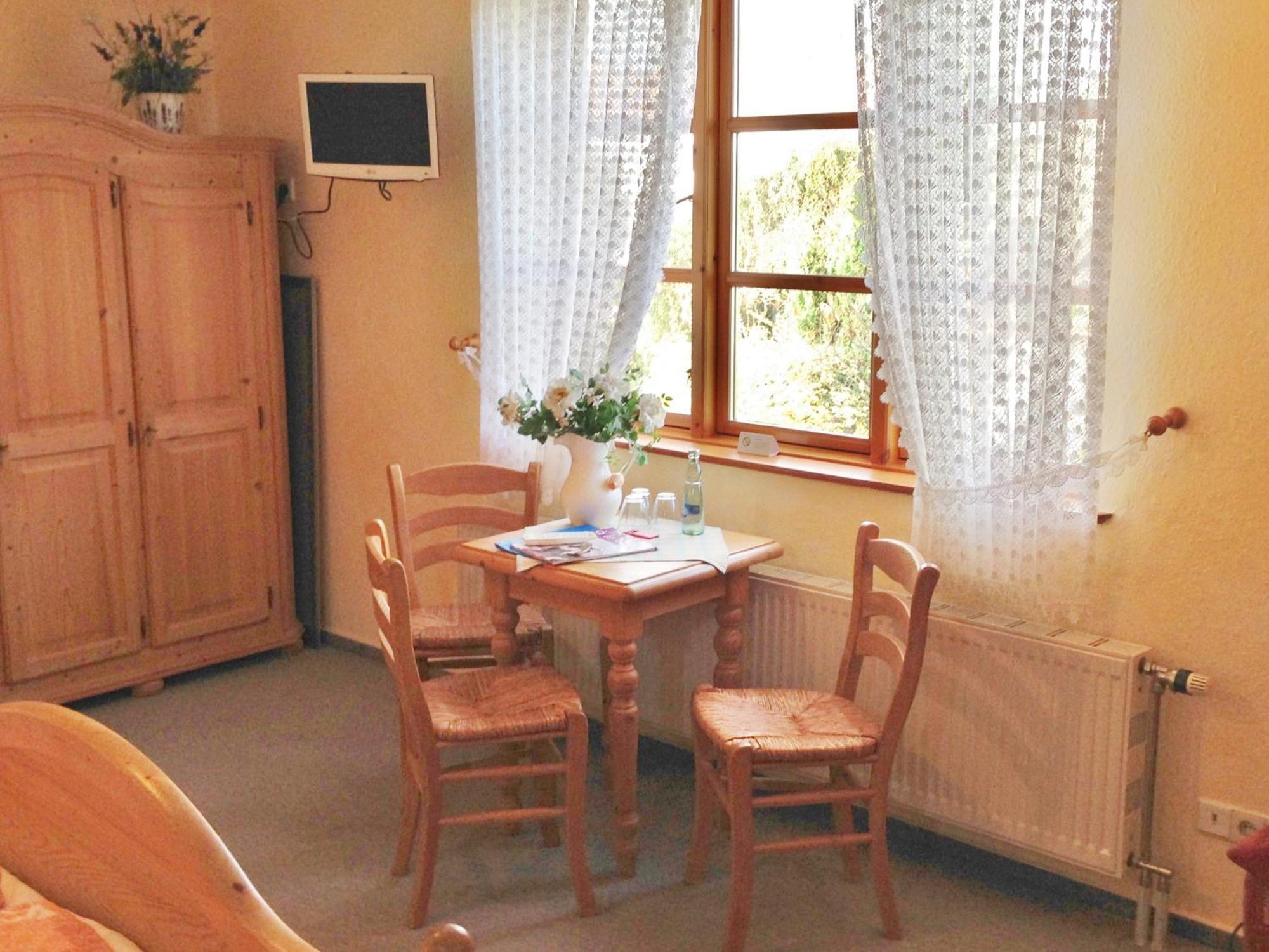 Reethaeuser Auf Ruegen Middelhagen Bilik gambar