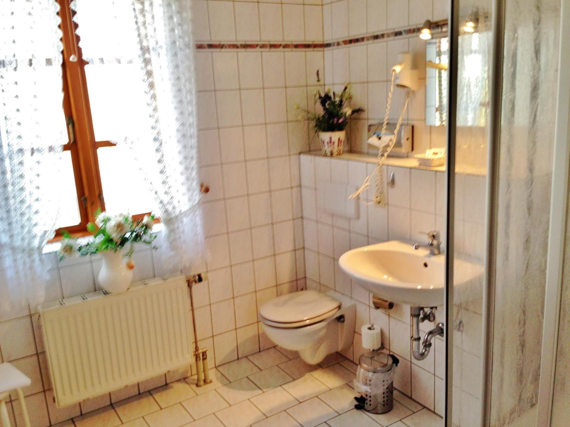Reethaeuser Auf Ruegen Middelhagen Bilik gambar