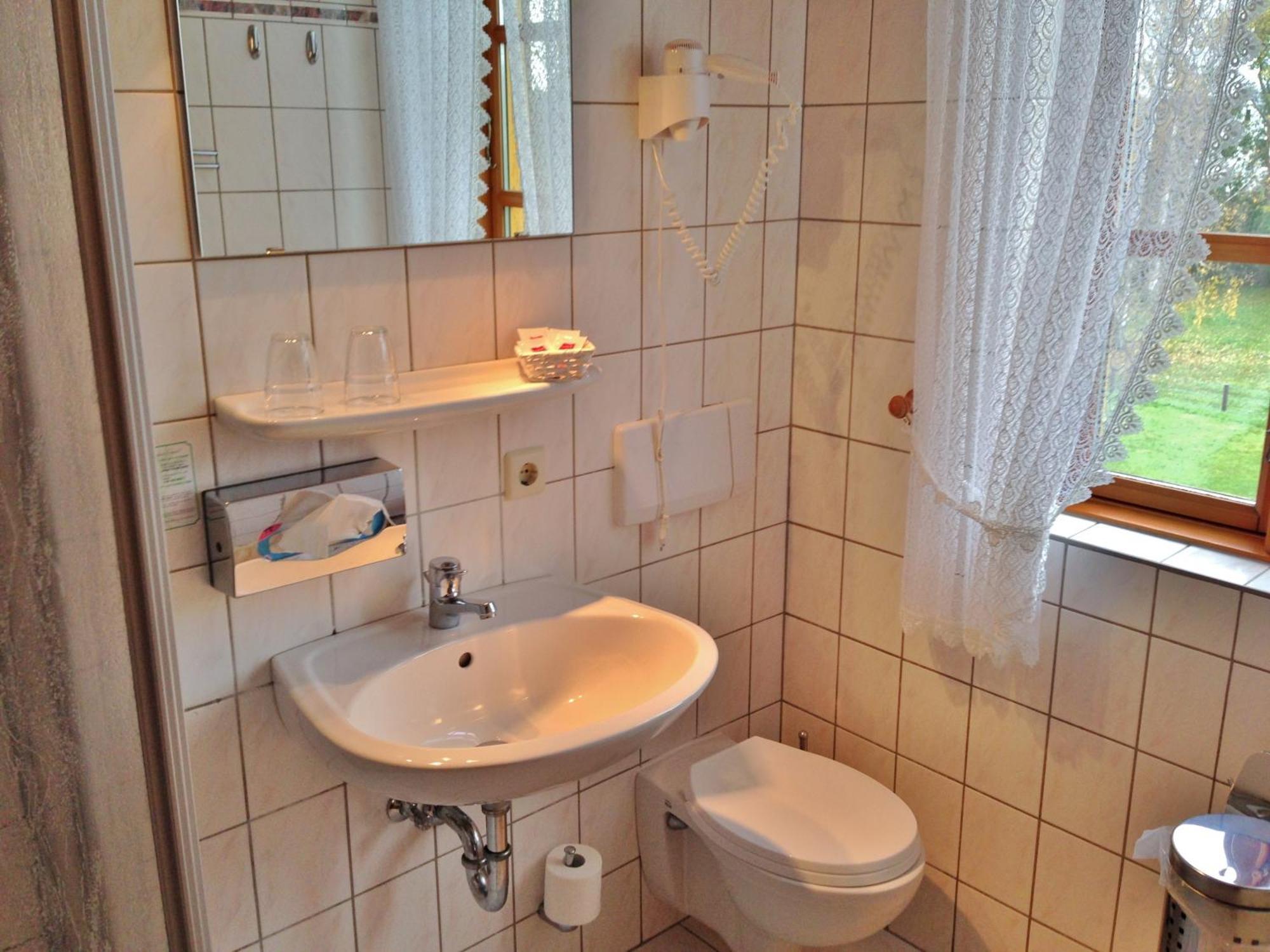 Reethaeuser Auf Ruegen Middelhagen Bilik gambar