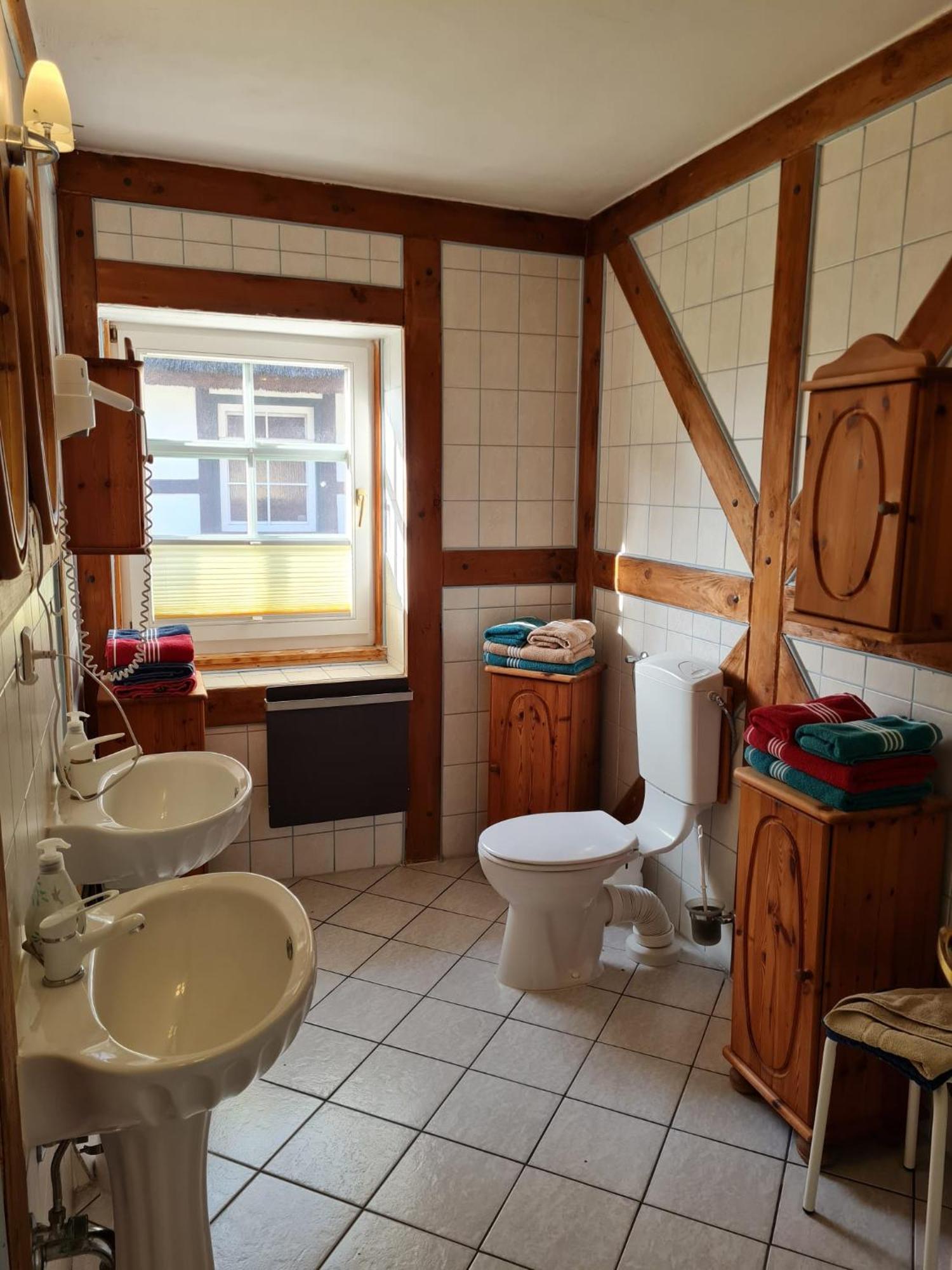 Reethaeuser Auf Ruegen Middelhagen Bilik gambar