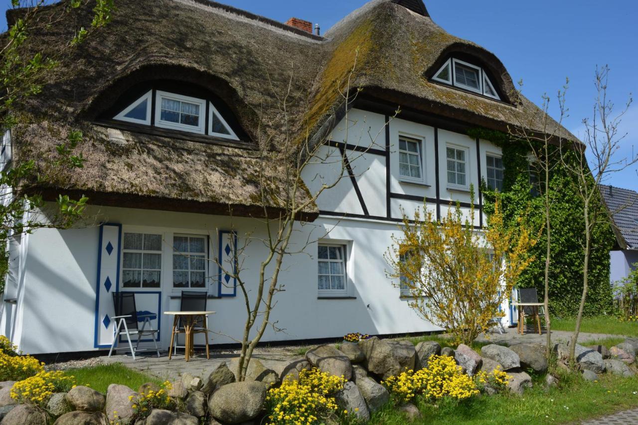 Reethaeuser Auf Ruegen Middelhagen Luaran gambar